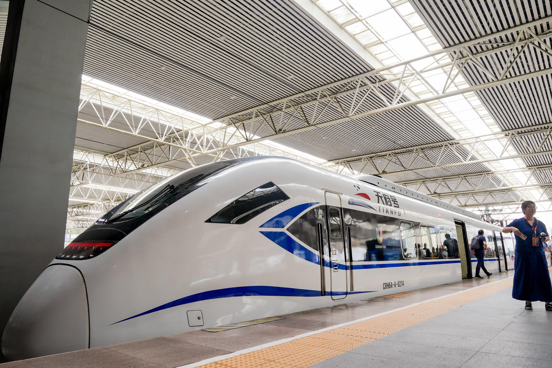 首趟大运号旅游主题列车在成都上线运营